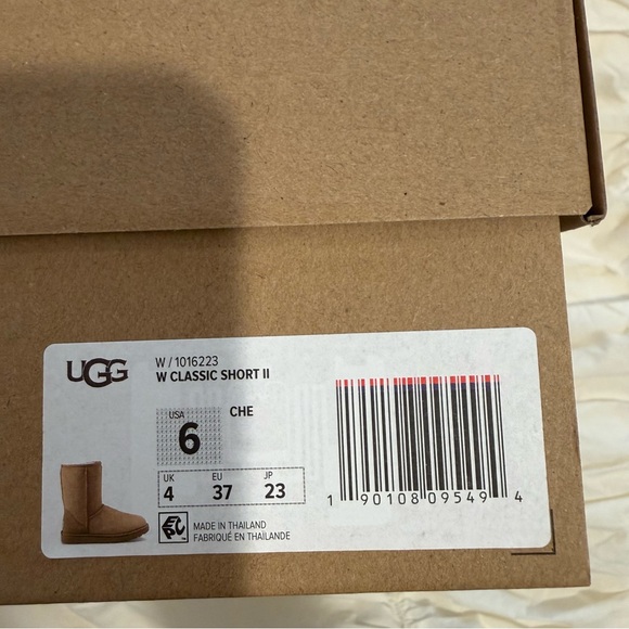 NIB UGG Women’s Classic Short II - Chestnut - Picture 11 of 13